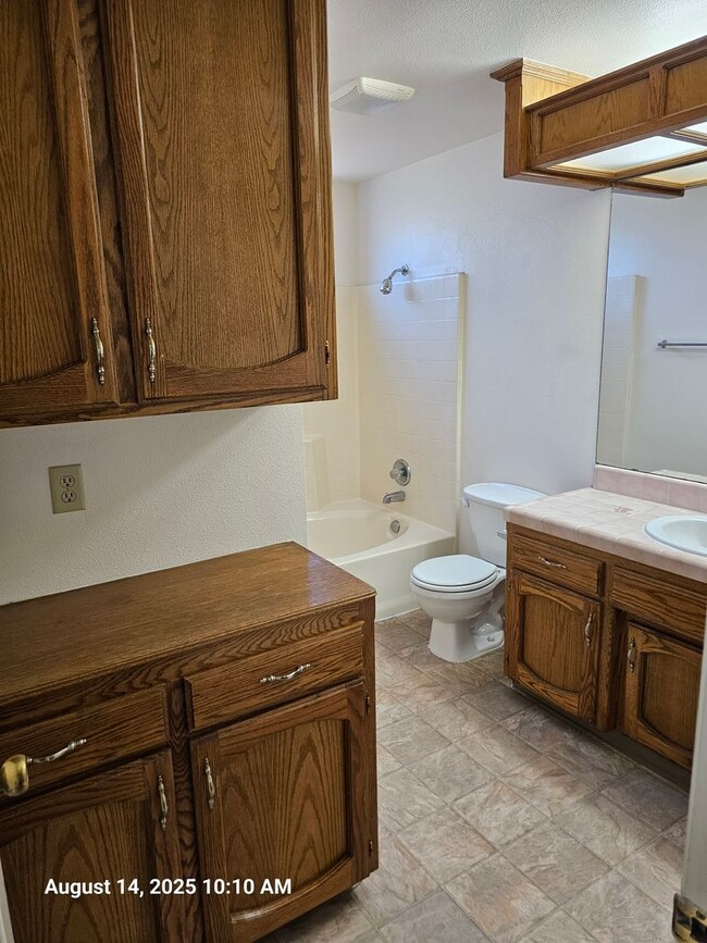 Building Photo - 1845 N Selina Ct