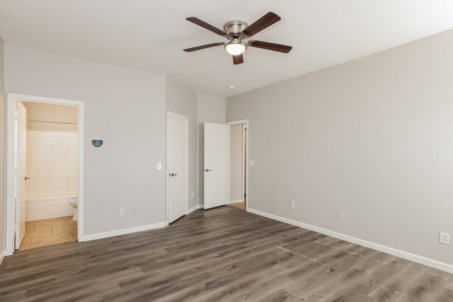 Building Photo - 735 E Michigan Ave