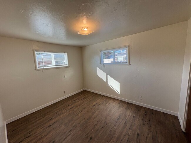 Building Photo - Cozy Home On Spacious Lot Available Now!