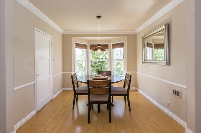 Building Photo - 1932 Carmona Ave