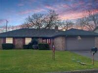 Building Photo - 5718 Sagebrush Trail