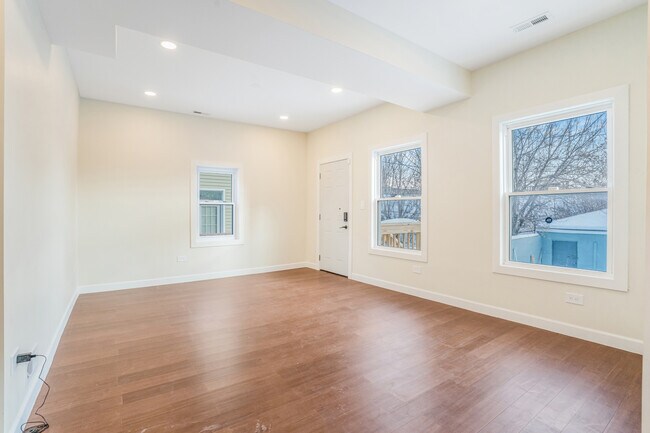 Building Photo - 4019 N Tripp Ave