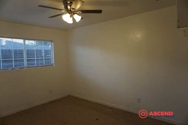 Building Photo - Cozy home located in McFarland!