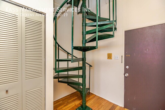 Building Photo - 1050 W Dickens Ave