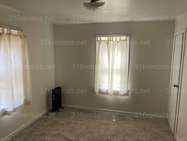 Building Photo - $850 - 2 bed 1 bath - Single Family Home
