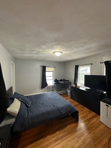 Building Photo - 73 Almont St