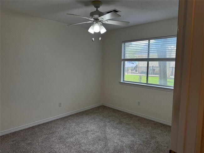 Building Photo - 3013 Parker Dr