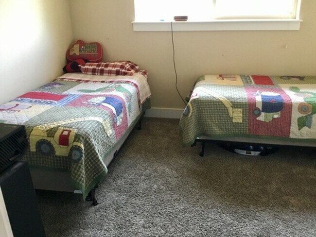 Building Photo - 9851 W Rosecroft Ct