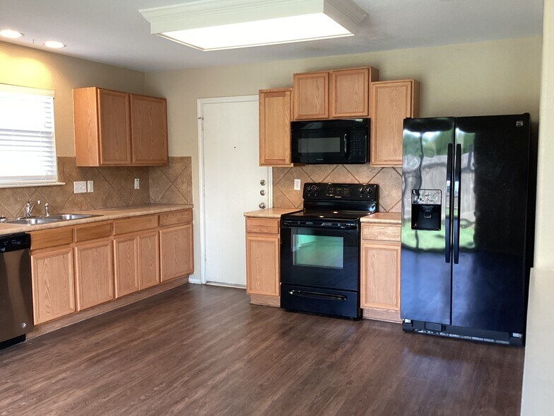 Building Photo - 113 Hays Forest Cv