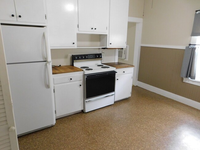Building Photo - Cozy 2 Bed 1 Bath Home
