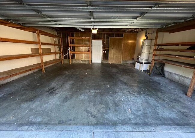 Building Photo - AVAILABLE NOW! Canyon Crest Townhome