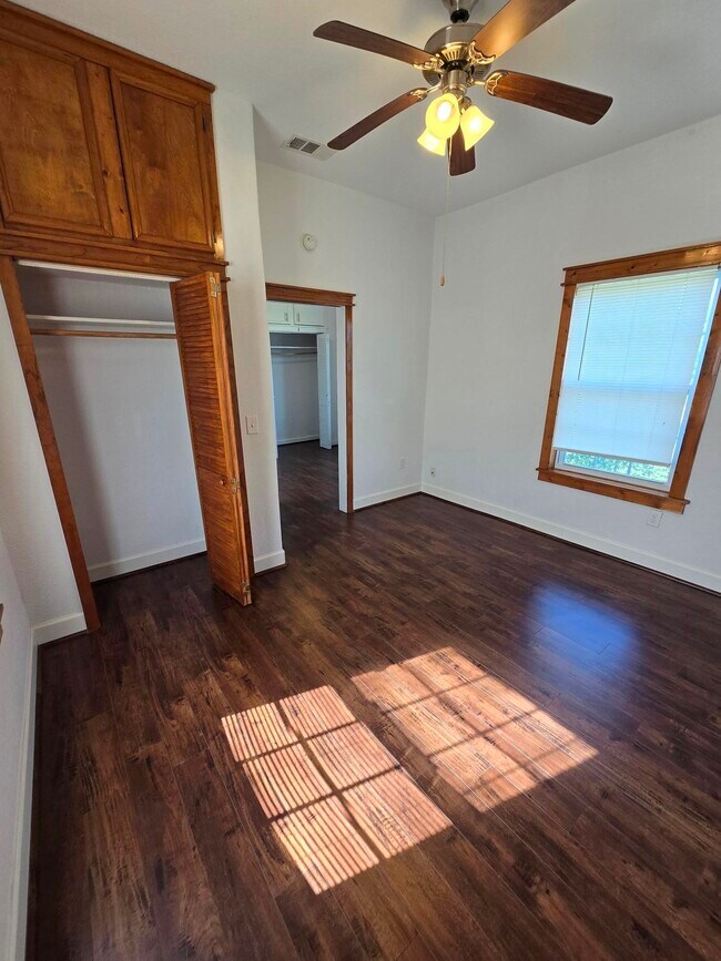 Building Photo - 4124 Avenue M 1/2