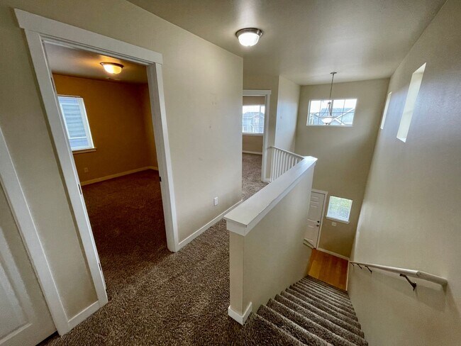 Building Photo - 3 Bedroom 2.5 Bathroom Townhome in Cordata...