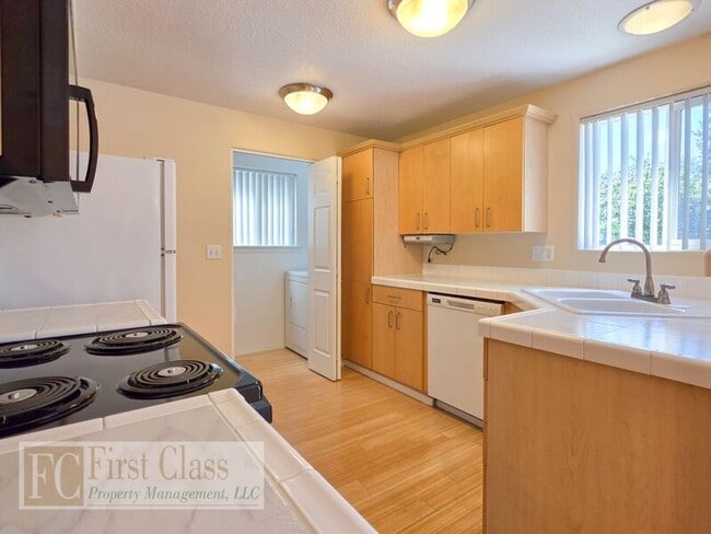 Building Photo - 503 SW 207th Ave