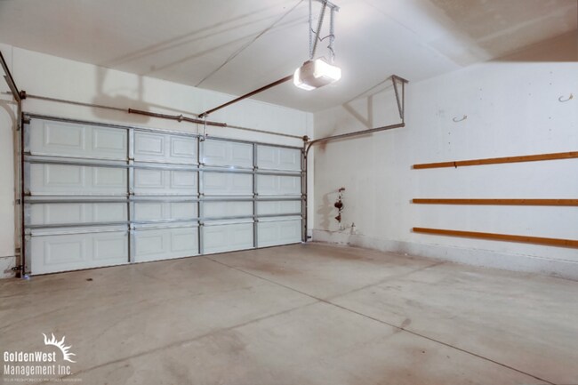 Building Photo - Stunning 3Bdm 2.5Ba Townhome in Carmel Valley