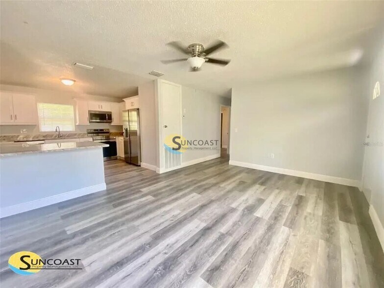 Building Photo - 1419 NE 25th Pl