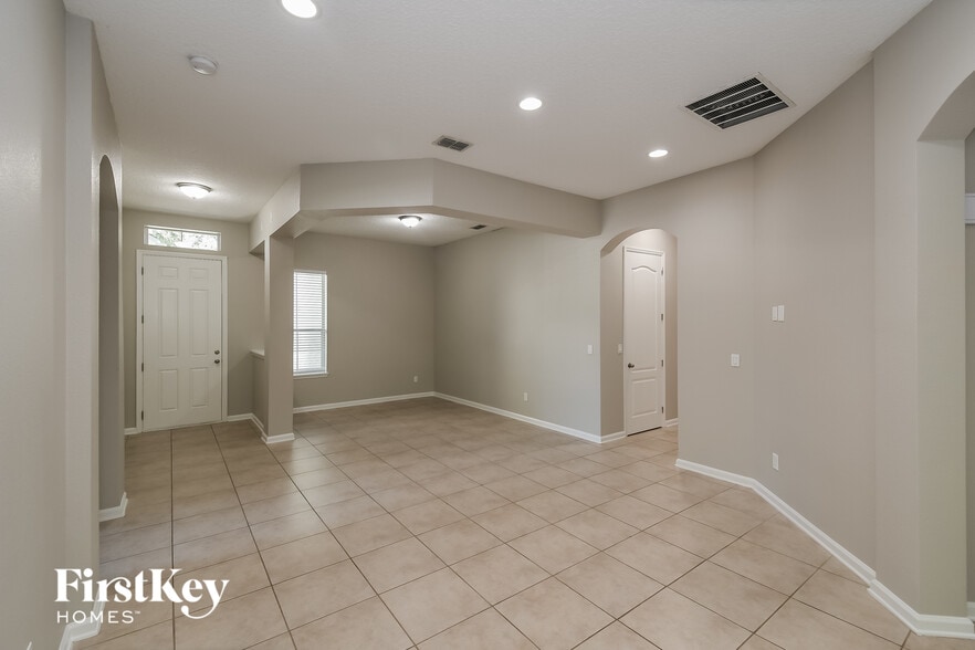 Building Photo - 466 Hefferon Dr