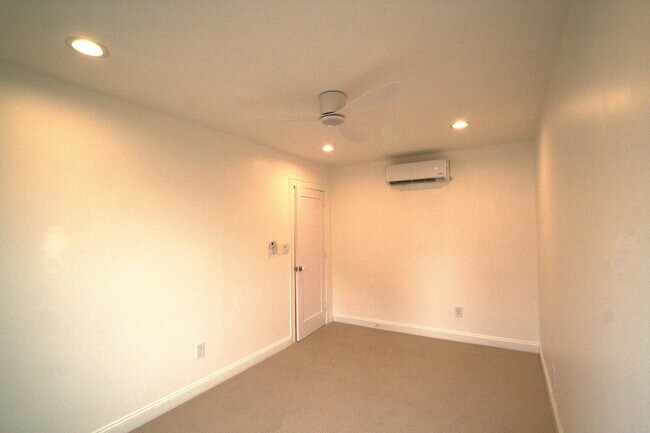 Building Photo - 142 Sussex St