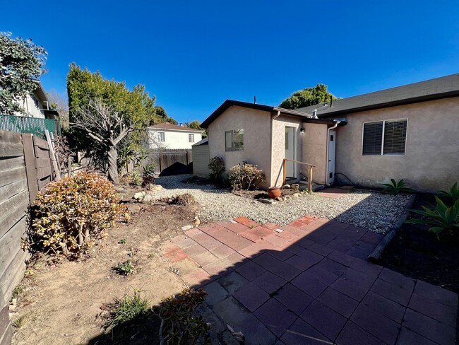 Building Photo - Santa Barbara Charming two bedroom Home