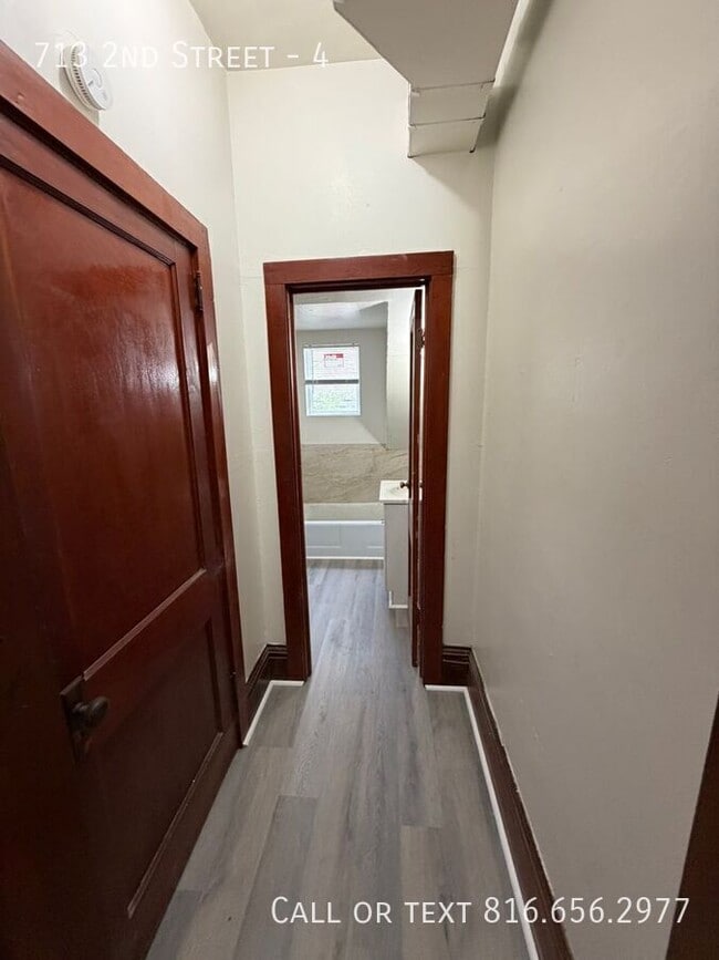 Building Photo - 713 2nd St