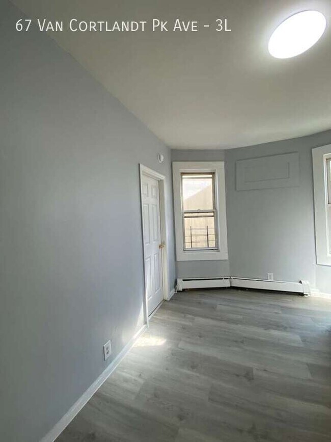 Building Photo - 67 Van Cortlandt Park Ave