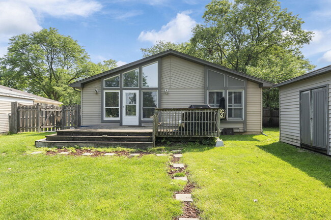 Building Photo - 2607 School Dr