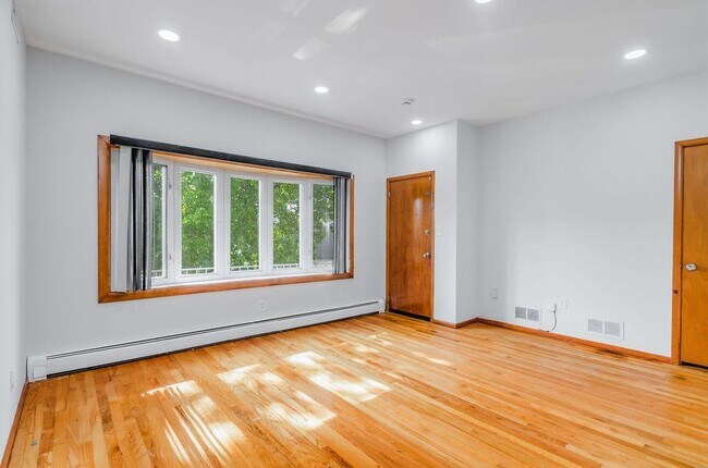 Building Photo - 145 Hobart Ave