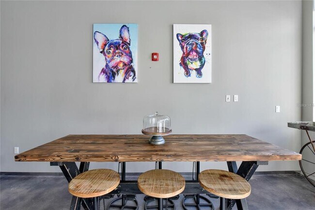 Building Photo - 302 SE Broadway St