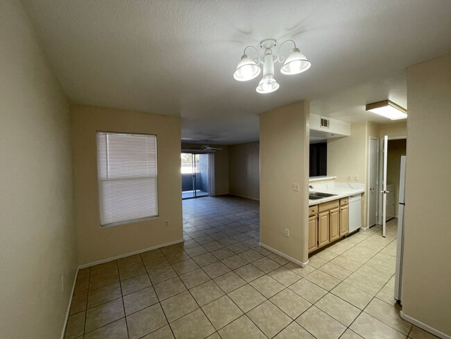 Building Photo - 1 bathroom condo located in the desirable ...