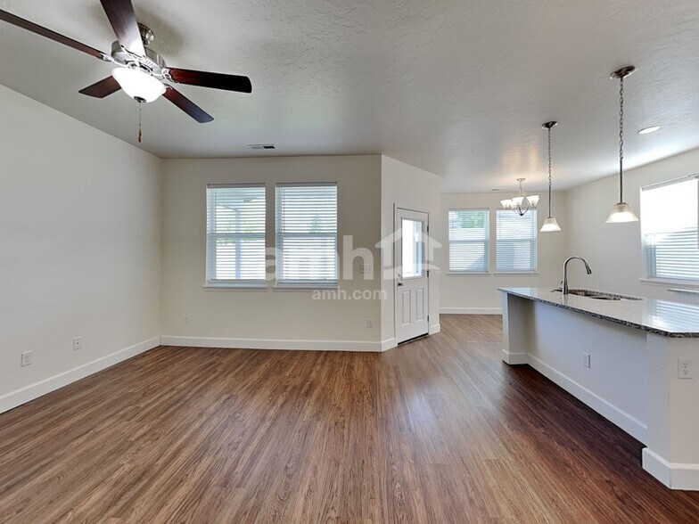 Building Photo - 3638 S Natural Way