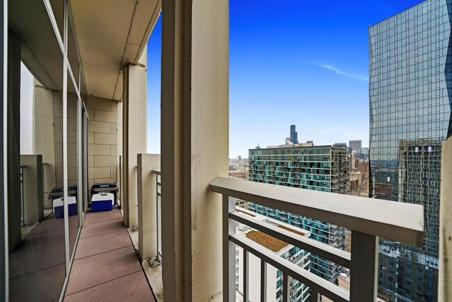 Building Photo - 1400 S Michigan Ave