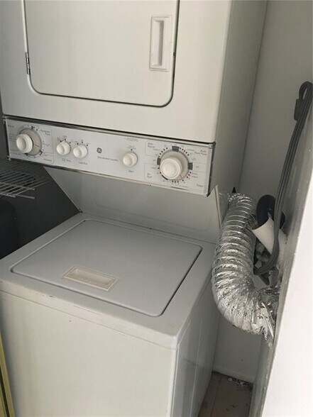 Building Photo - 3243 Coral Ridge Dr