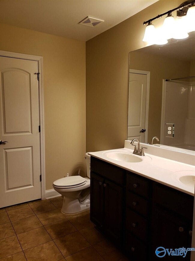 Building Photo - 172 Fields Pond Dr