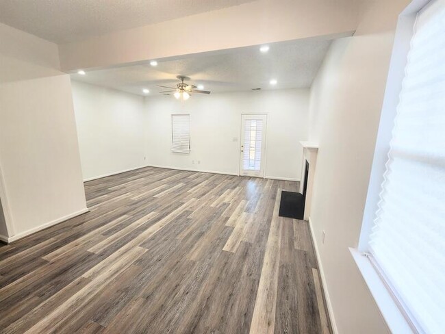Building Photo - 125 Horse Run Dr