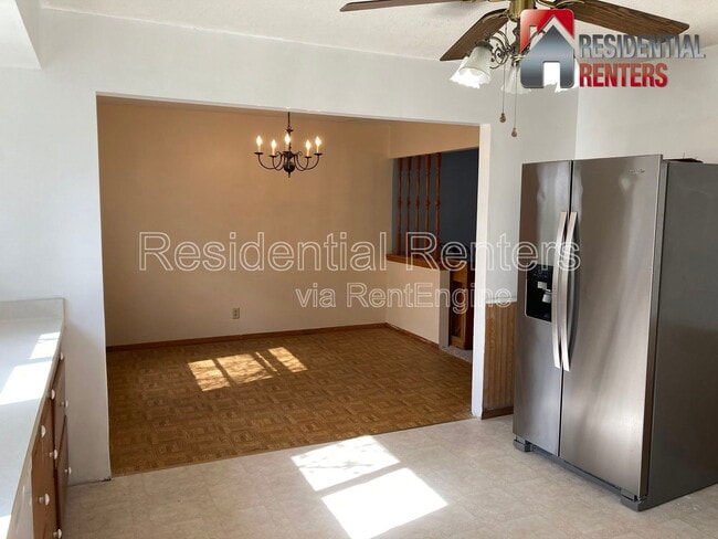 Building Photo - 257 S Regis Rd