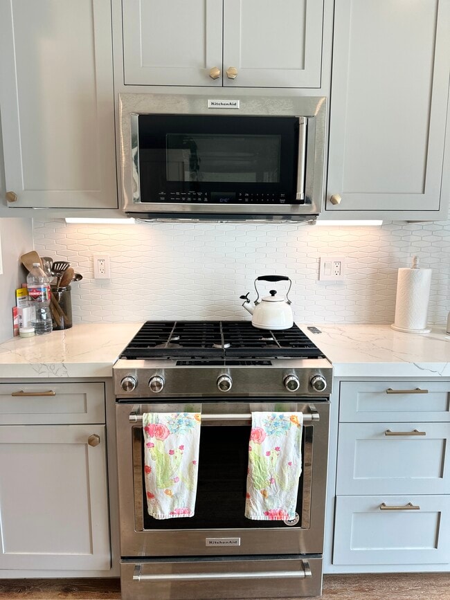 Building Photo - 2933 Midvale Ave