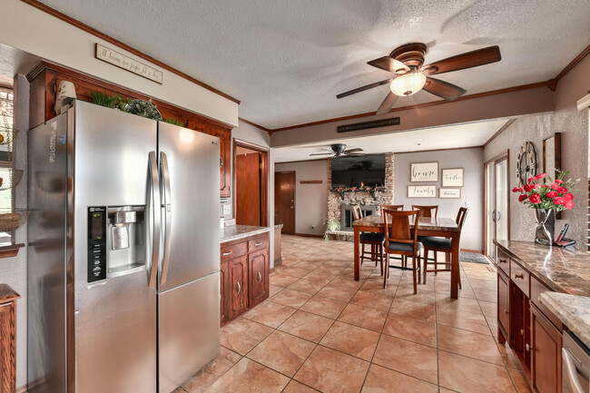 Building Photo - 15470 W Mayflower Dr