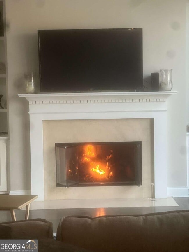 Building Photo - 608 Maple Grove Way