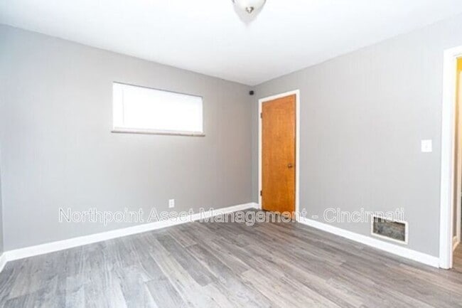 Building Photo - 2BR SFR • Stainless Kitchen • Westwood