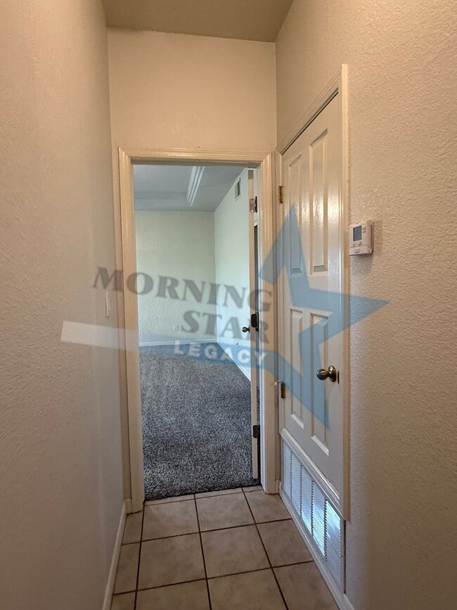 Building Photo - Spacious 3-Bedroom Home Off Roadrunner!
