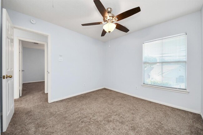 Building Photo - 623 Airybrook Ln