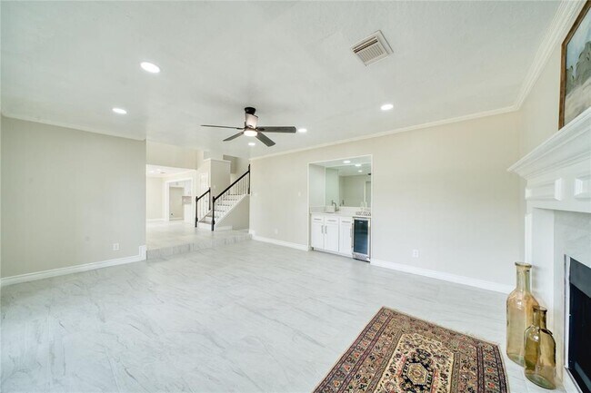 Building Photo - 619 Green Belt Dr