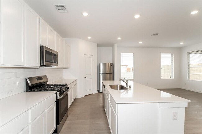 Building Photo - 1908 Ponderosa Pne Ln