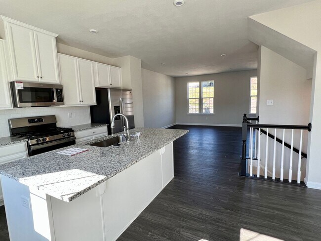 Building Photo - 67 Hewstone Ct