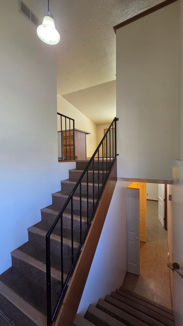 Building Photo - 806 Spartan Dr