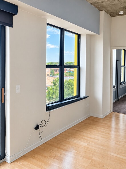 Building Photo - 1122 W Catalpa Ave
