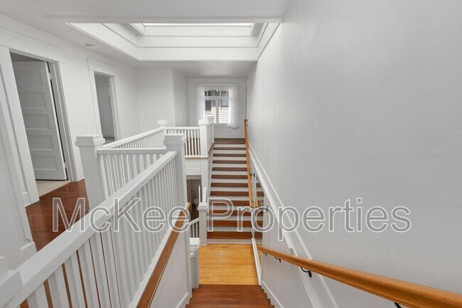 Building Photo - 1115 F Ave