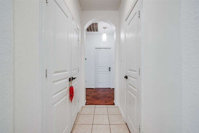 Building Photo - 5722 Ballina Canyon Ln