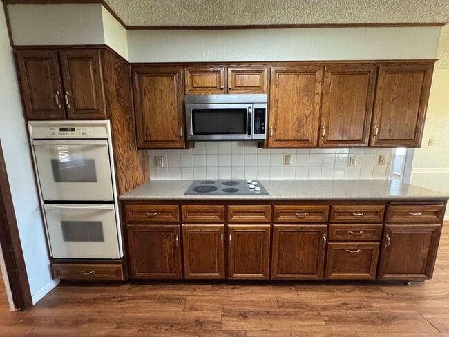 Building Photo - 807 Bass Cir
