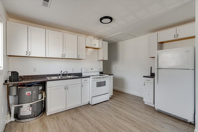 Building Photo - 3700 Dorris St